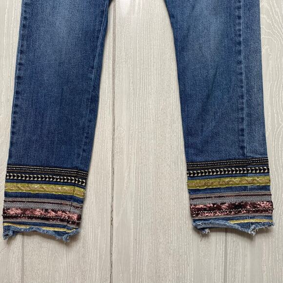 Pilcro Anthropologie Blue Denim Boho Embroidered Hem Crop Jeans Size 27 - Picture 8 of 12